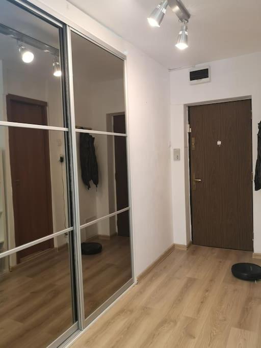 Apartment Lovely One Bedroom Next Mall Vitan Bucharest