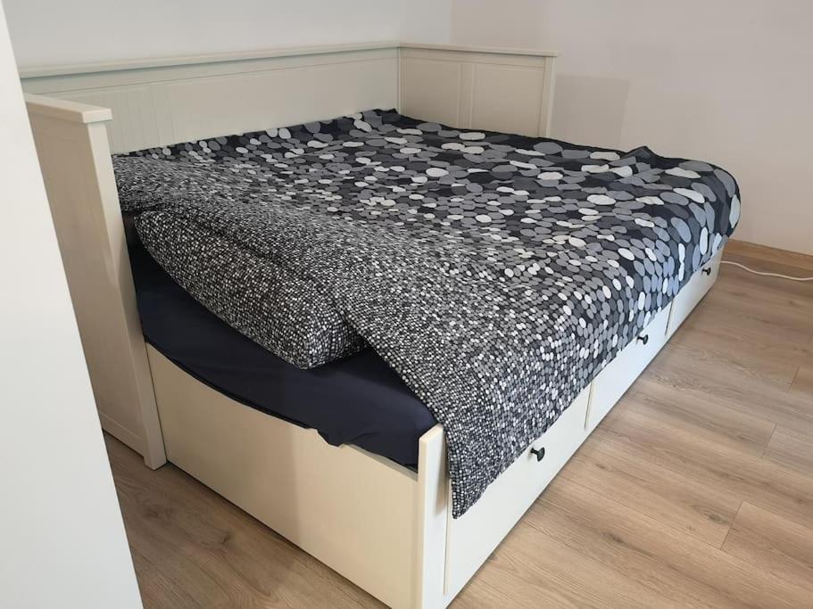 Appartement Lovely One Bedroom Next Mall Vitan Bucarest