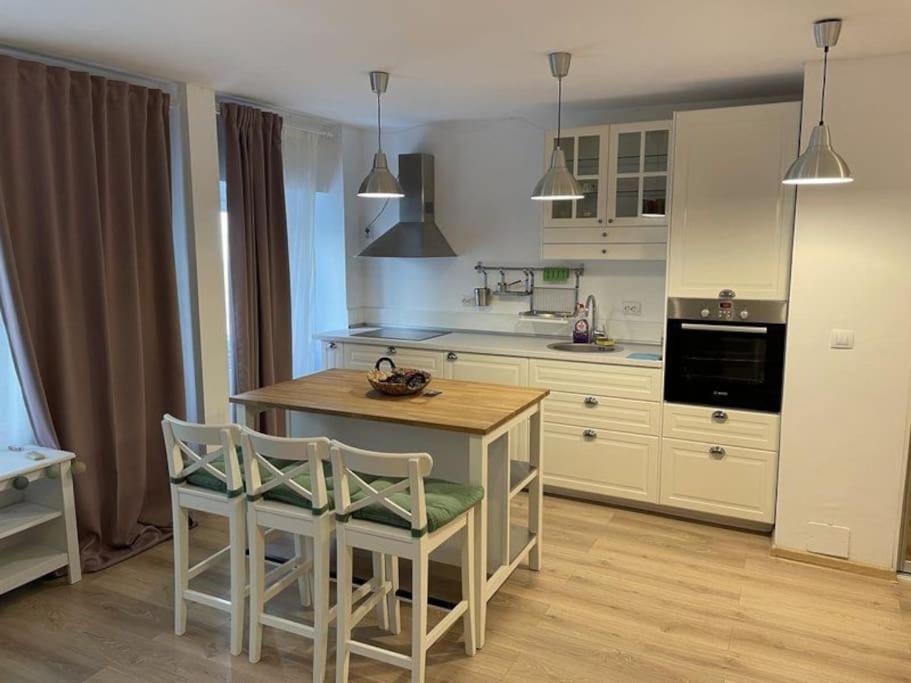 Lovely One Bedroom Next Mall Vitan Apartment *